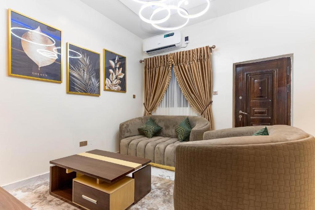 God'S Touch Apartments Remi Fani Kayode Gra. Ikeja Buitenkant foto