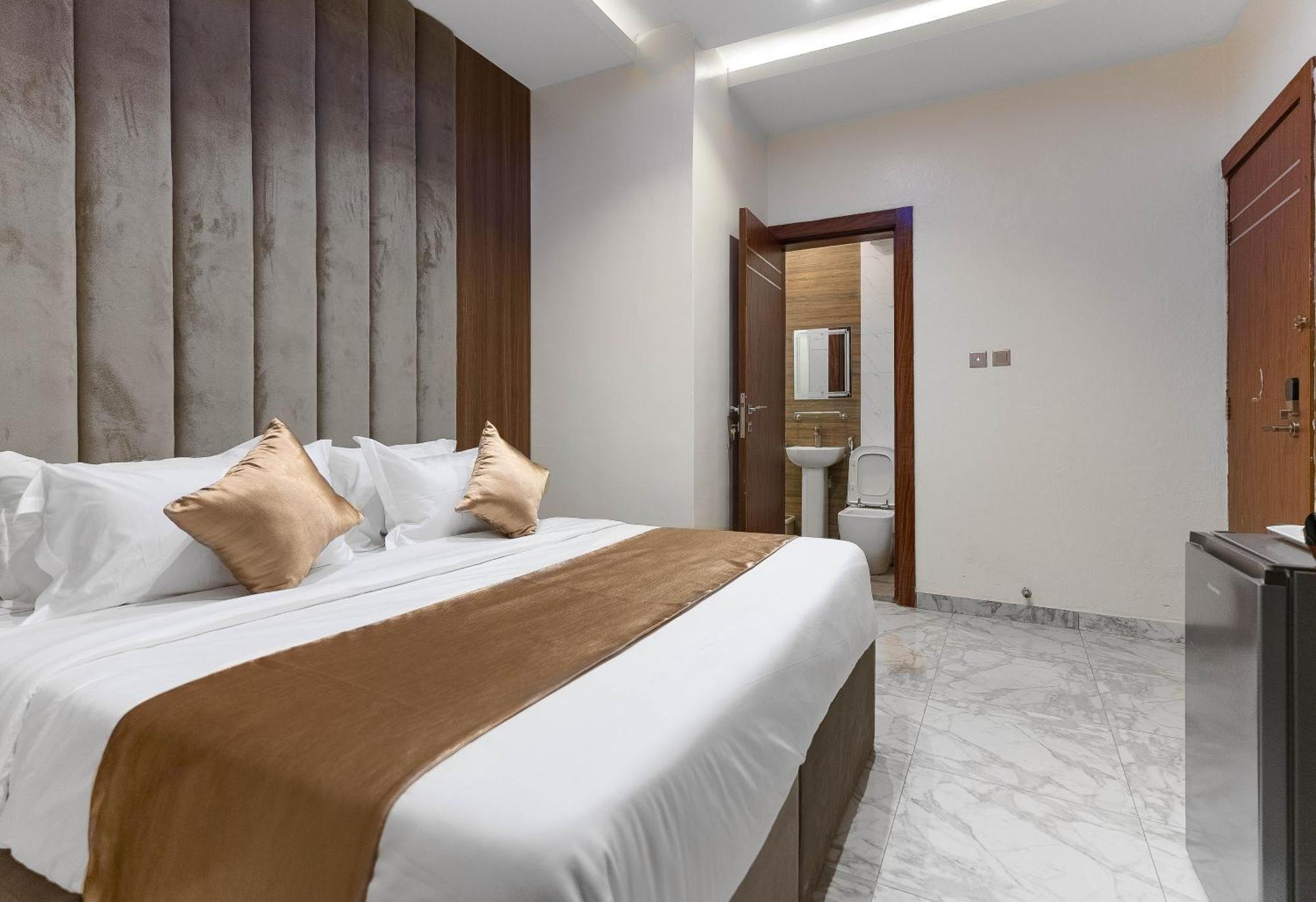 God'S Touch Apartments Remi Fani Kayode Gra. Ikeja Buitenkant foto