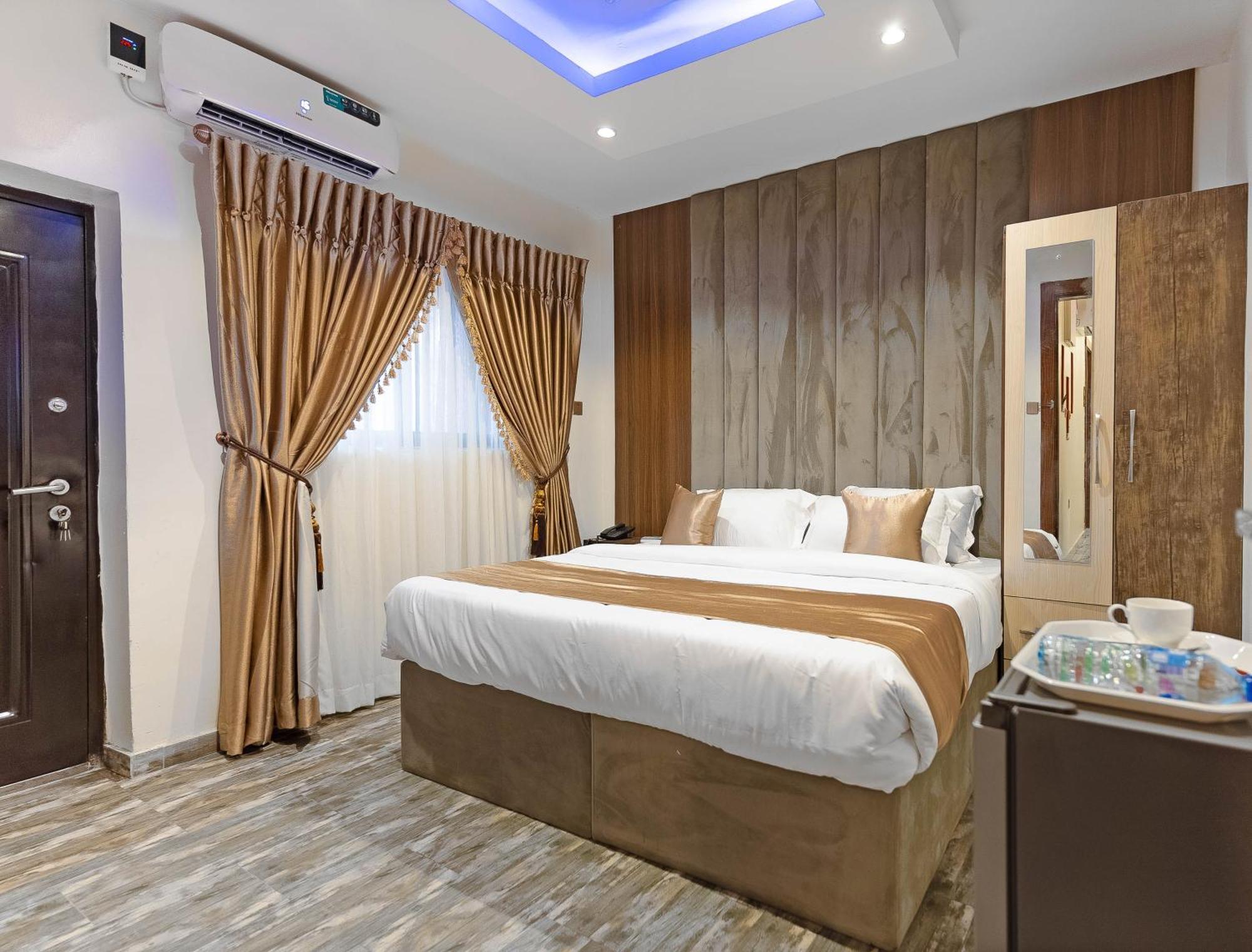God'S Touch Apartments Remi Fani Kayode Gra. Ikeja Buitenkant foto