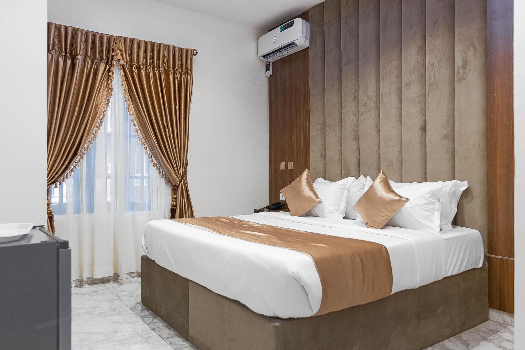 God'S Touch Apartments Remi Fani Kayode Gra. Ikeja Buitenkant foto