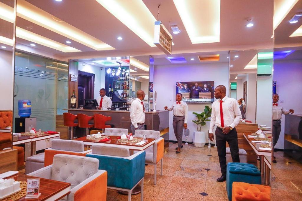 God'S Touch Apartments Remi Fani Kayode Gra. Ikeja Buitenkant foto